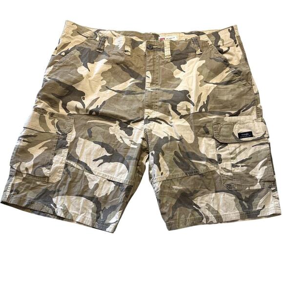 Desert Sand Camo Wrangler Camo Shorts Men's sz 44 - Relaxed Fit - Picture 1 of 5